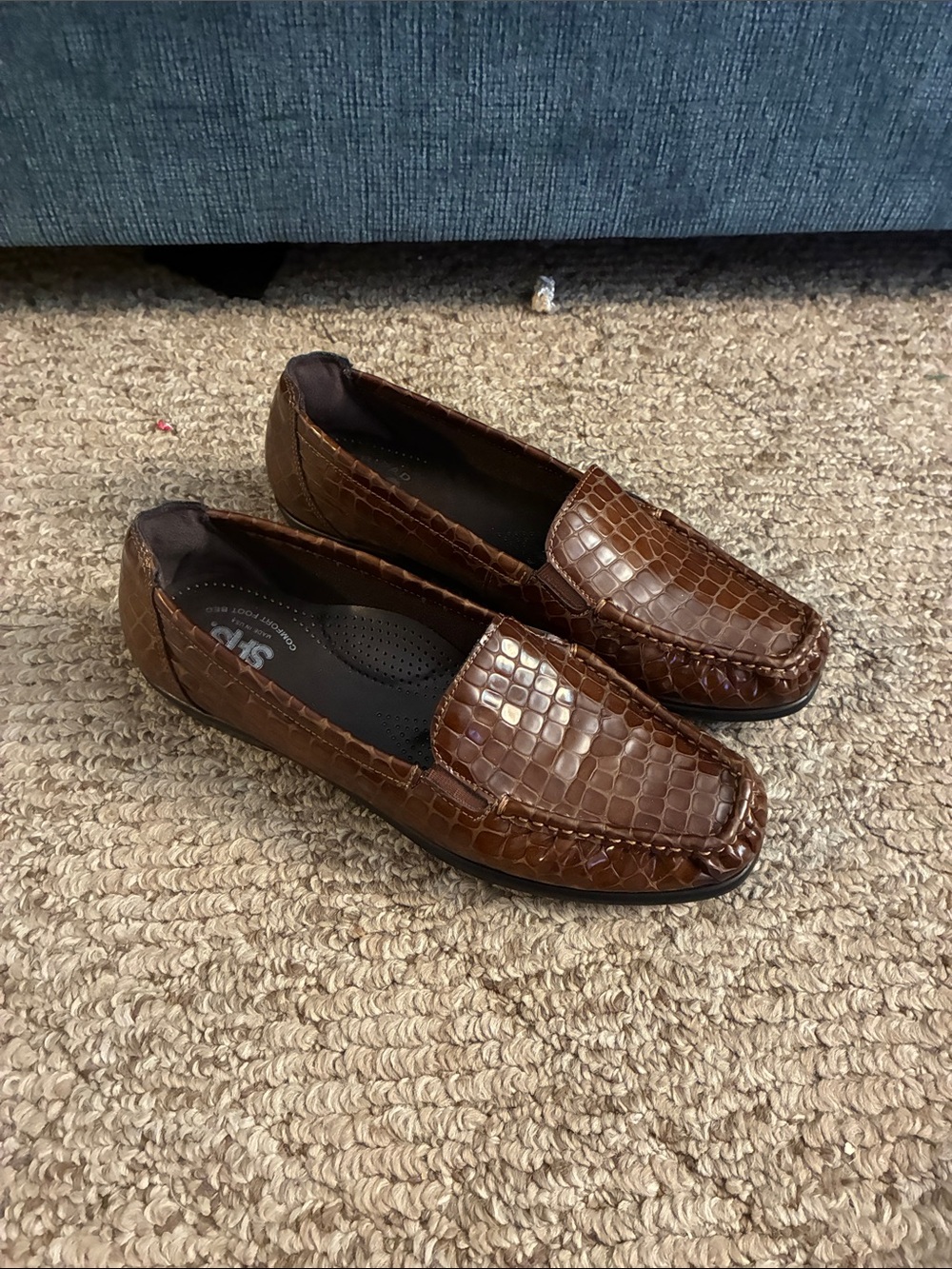 SAS Women's Brown Croc-Embossed Slip-On Loafers